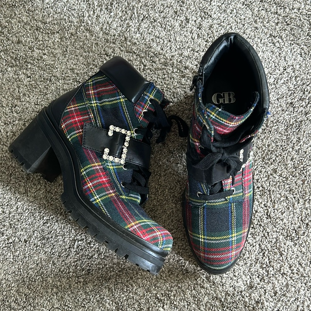 Plaid platforms
